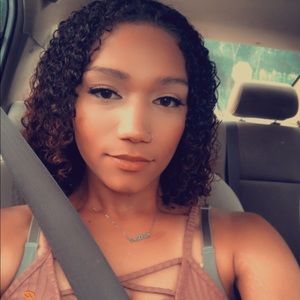 Meet your Posher, Caroline